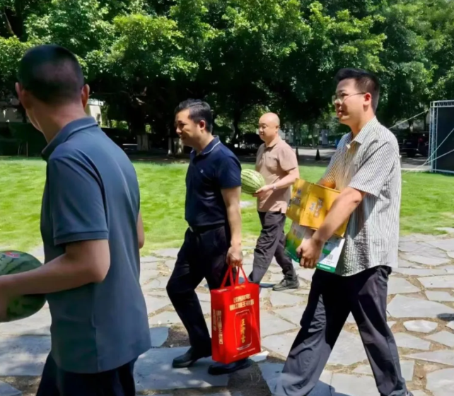 清凉送一线 关怀沁人心 | 长寿保安集团领导慰问高温坚守员工