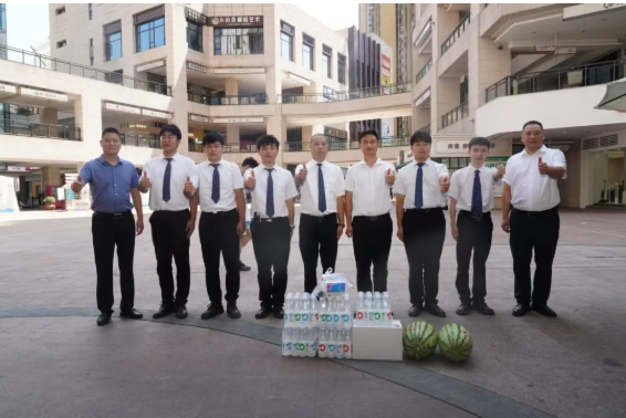 高温送清凉 关爱暖人心 | 维邦保安开展高温慰问活动